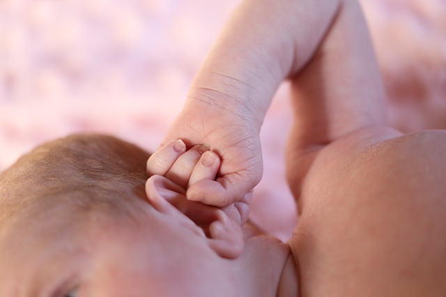 Otite nei bambini, ecco un massaggio speciale